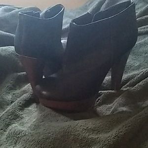 Zipup heel boots